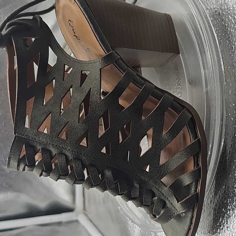 K  Qupid Womens Olive Green Cut Out Heels  sz 7.5 - Picture 8 of 10